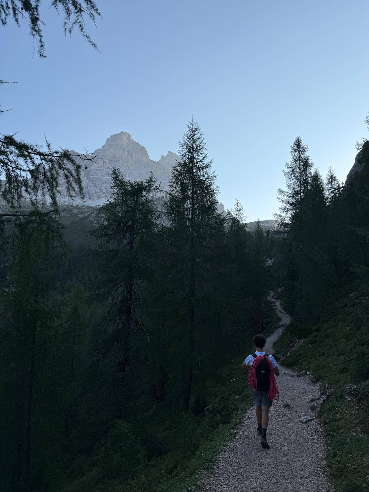 Comodo sentiero vero il Rifugio Auronzo 12.08.26 Comodo sentiero vero il Rifugio Auronzo 12.08.26