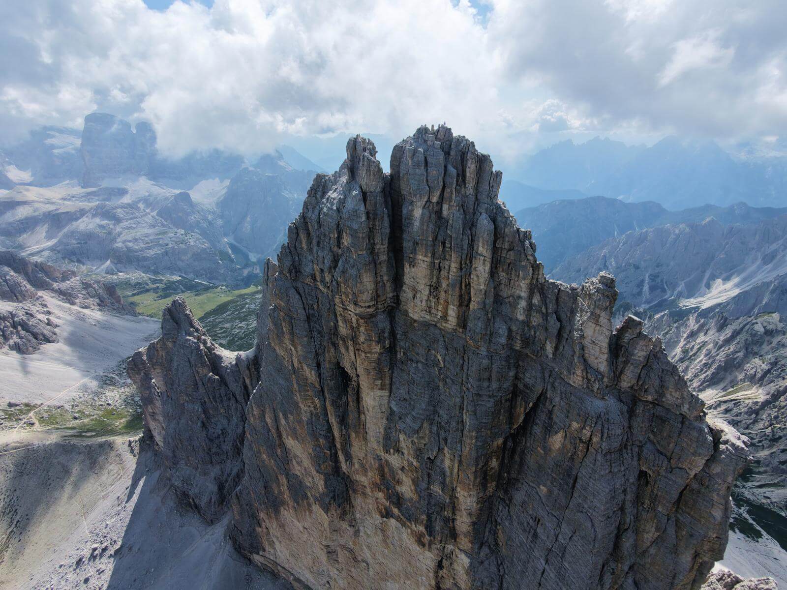 La splendida parete di Cima Grande, con noi in vetta 12.08.26