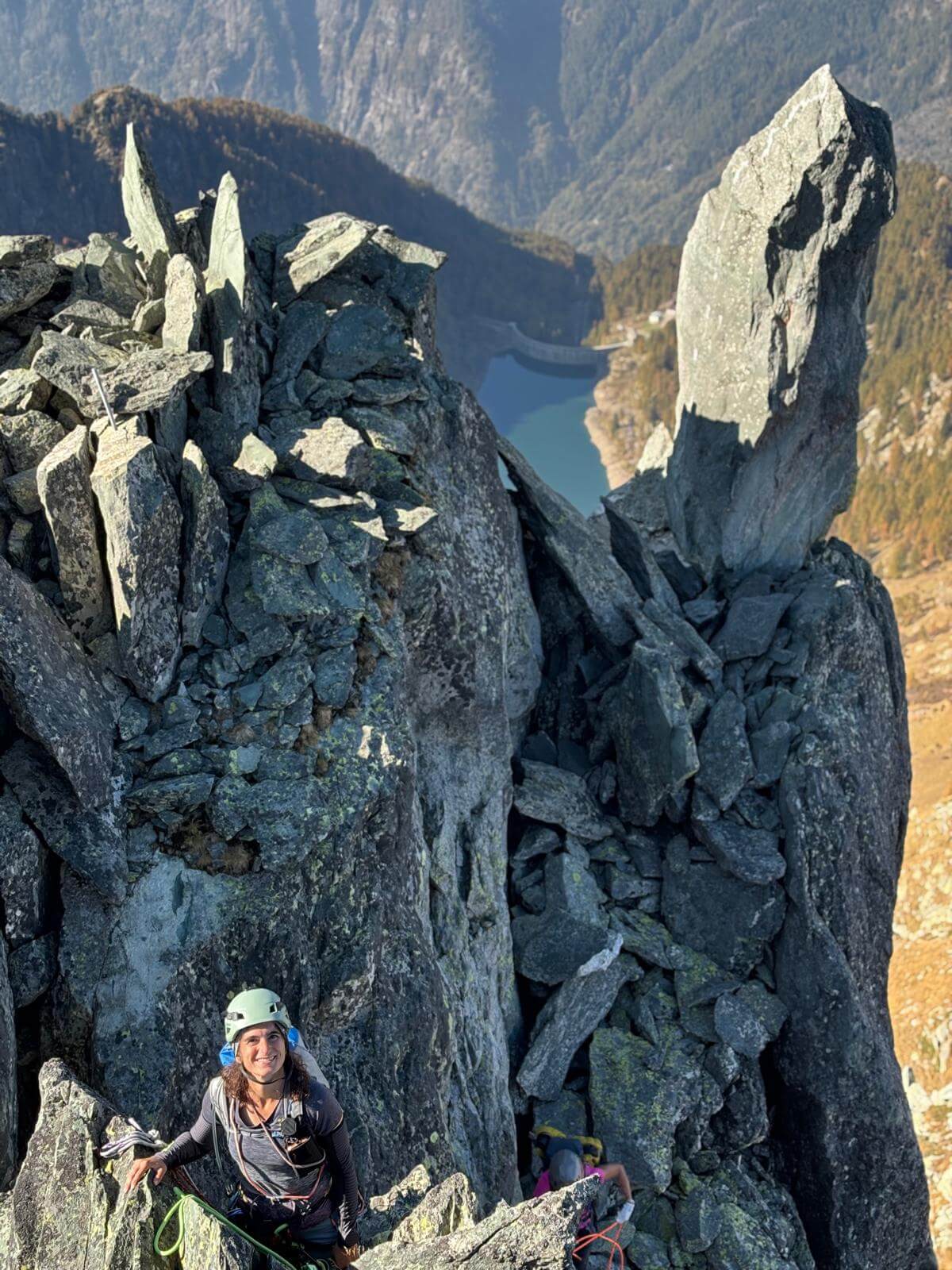 Seupa poco prima della calata dal Corno II. Si vede bene il Corno V in bilico dietro di lei 17.10.26 Seupa poco prima della calata dal Corno II. Si vede bene il Corno V in bilico dietro di lei 17.10.26