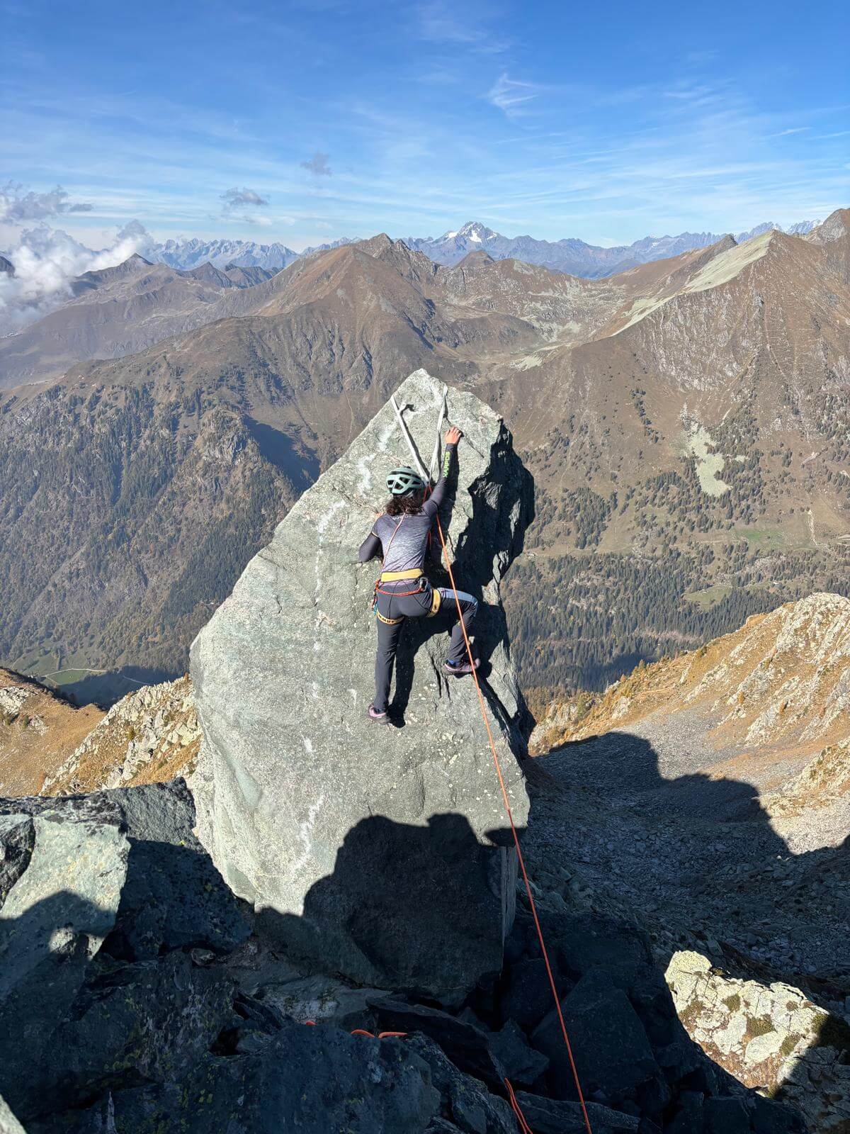 Seupa risale il boulder del V Corno 17.10.26 Seupa risale il boulder del V Corno 17.10.26