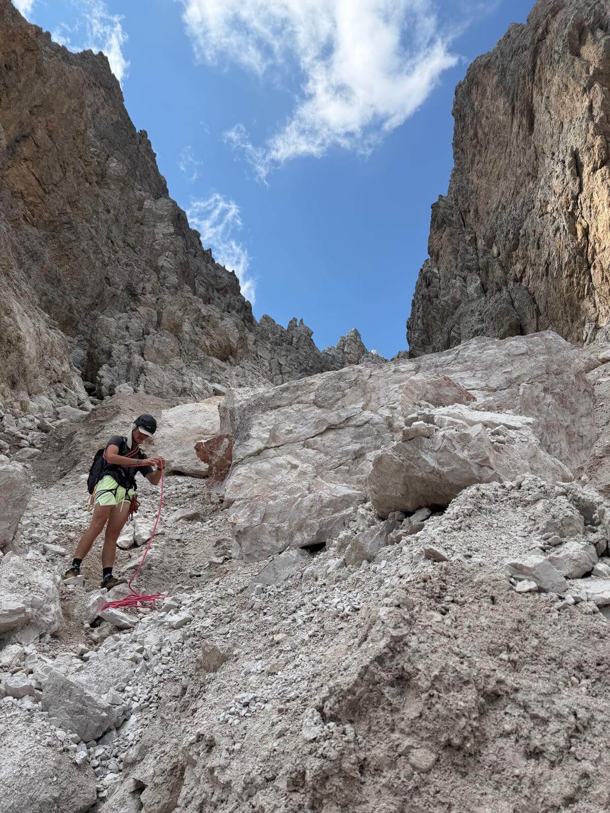 In discesa dalla Forcella Marmarole, pericolante! Non abbiamo foto della parte alta del canalone 13.08.26 In discesa dalla Forcella Marmarole, pericolante! Non abbiamo foto della parte alta del canalone 13.08.26