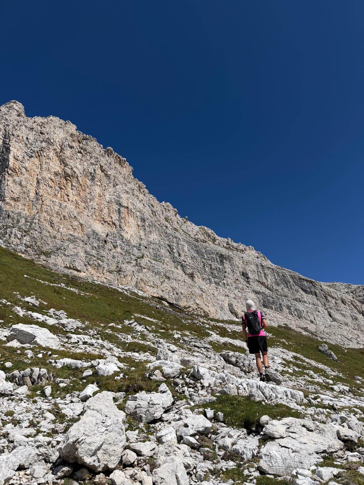Ci avvicianiamo alla Croda Fiscalina su un semplice fuori sentiero 14.08.26 Ci avvicianiamo alla Croda Fiscalina su un semplice fuori sentiero 14.08.26