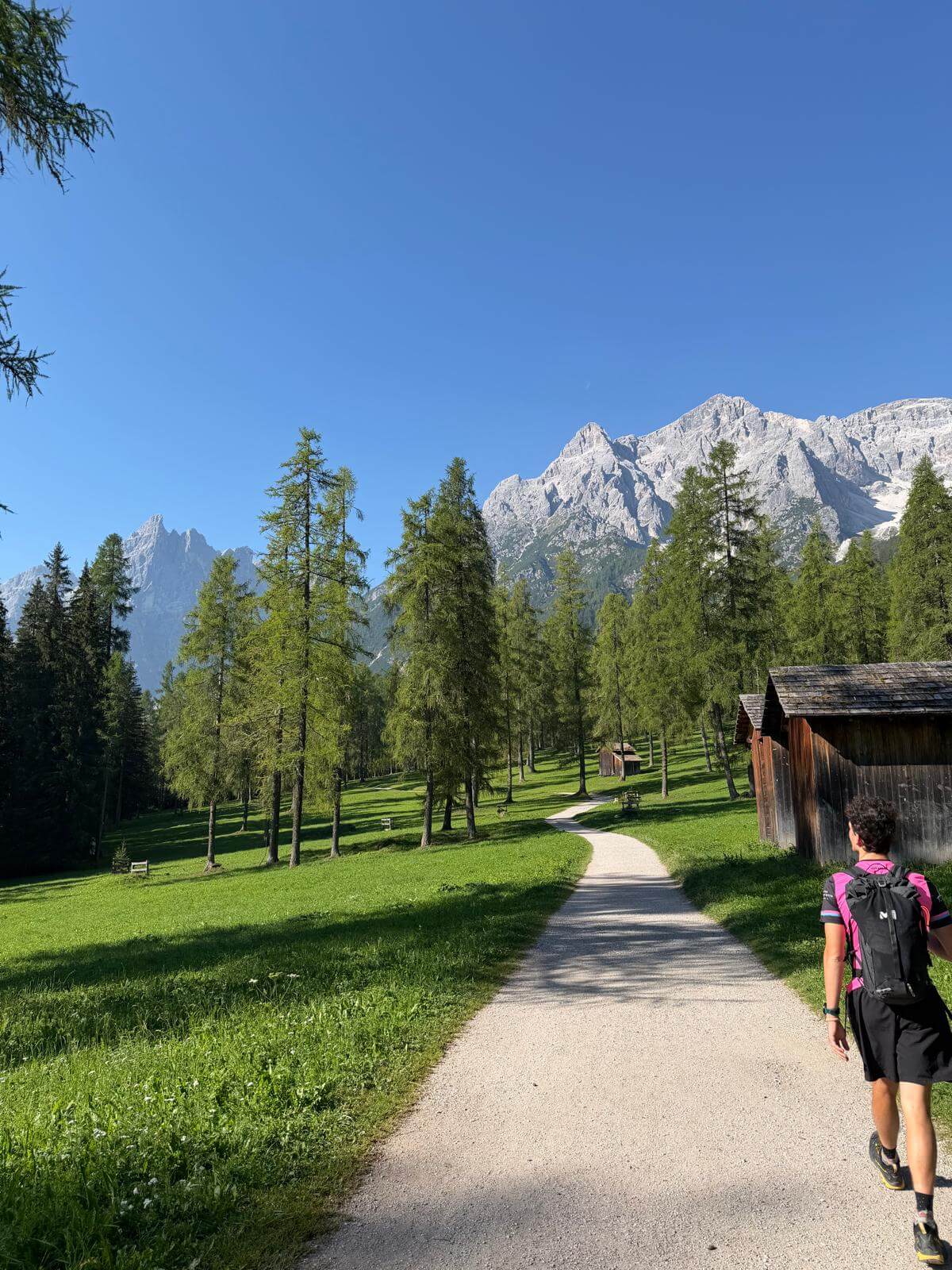 Ci incamminiamo sul bel sentiero battuto verso il Rifugio Fondovalle 14.08.26 Ci incamminiamo sul bel sentiero battuto verso il Rifugio Fondovalle 14.08.26