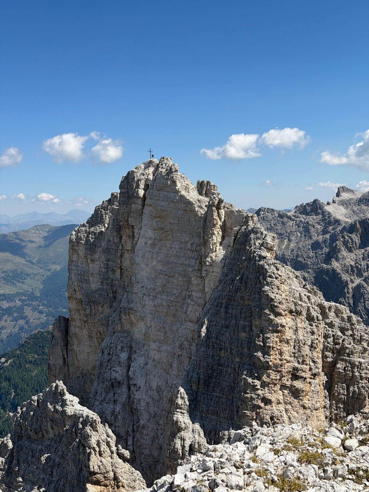 Cima Una, dirimpettaia della Croda Fiscalina 14.08.26 Cima Una, dirimpettaia della Croda Fiscalina 14.08.26