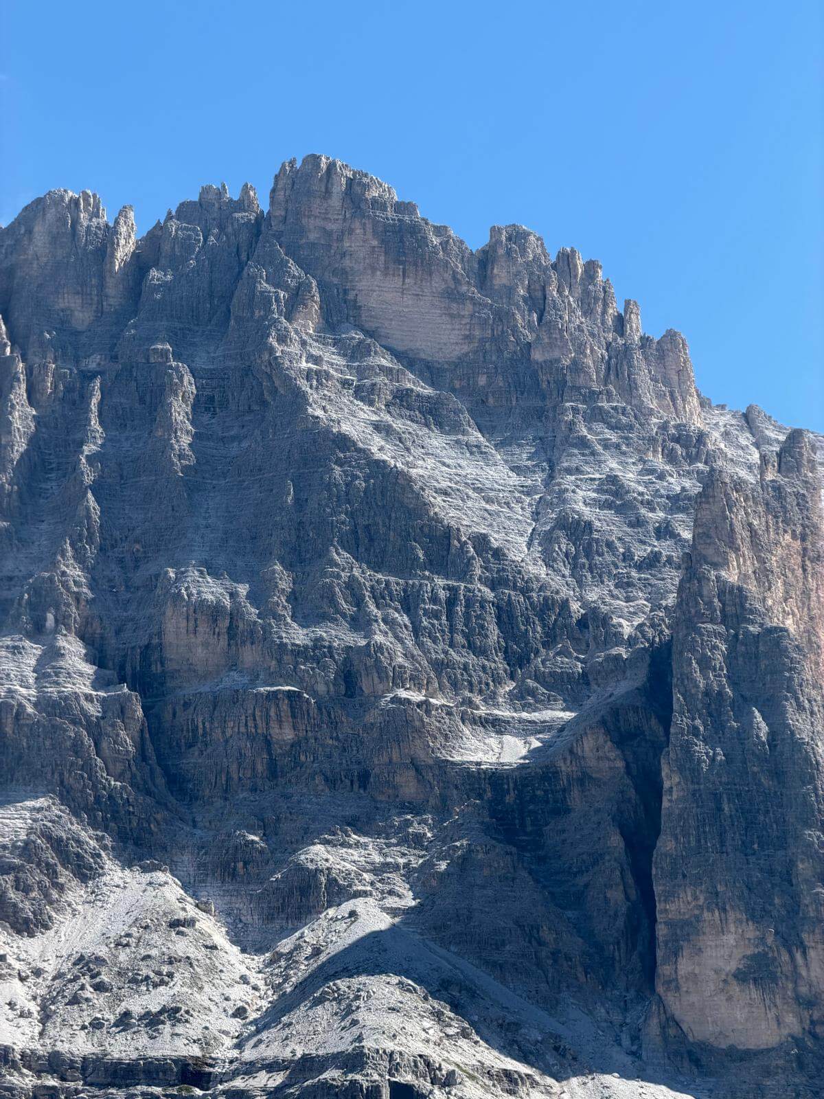 Zoom sulla bellissima vetta di Cima Undici 14.08.26 Zoom sulla bellissima vetta di Cima Undici 14.08.26
