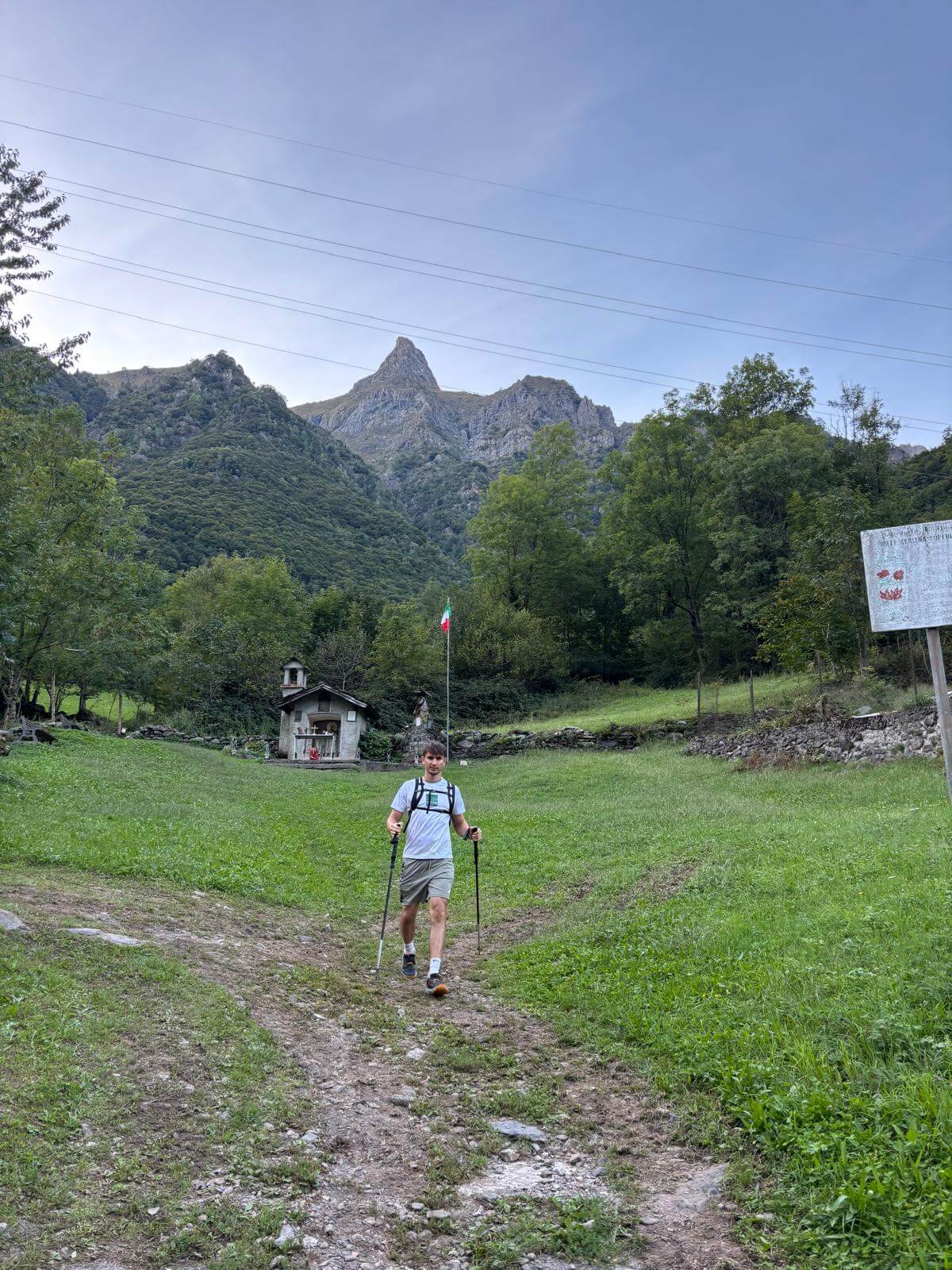 Quasi a Fiumenero, col Pizzo Ceppo che fa capolino dietro di noi 05.09.26 Quasi a Fiumenero, col Pizzo Ceppo che fa capolino dietro di noi 05.09.26