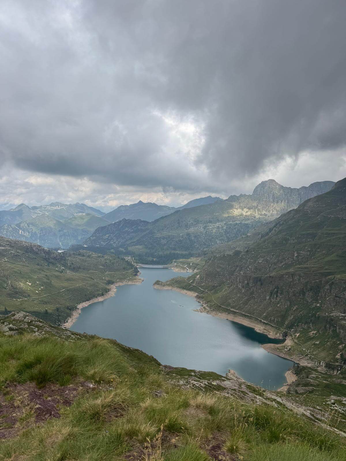 I Laghi Gemelli, sempre alla nostra destra durante il giro di oggi - 20.07.25