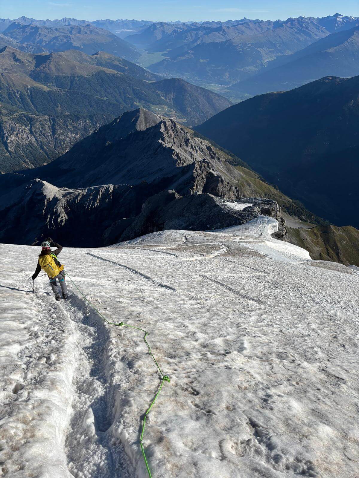 Discesa sul ghiacciaio crepacciato verso il bivacco - 18.08.25