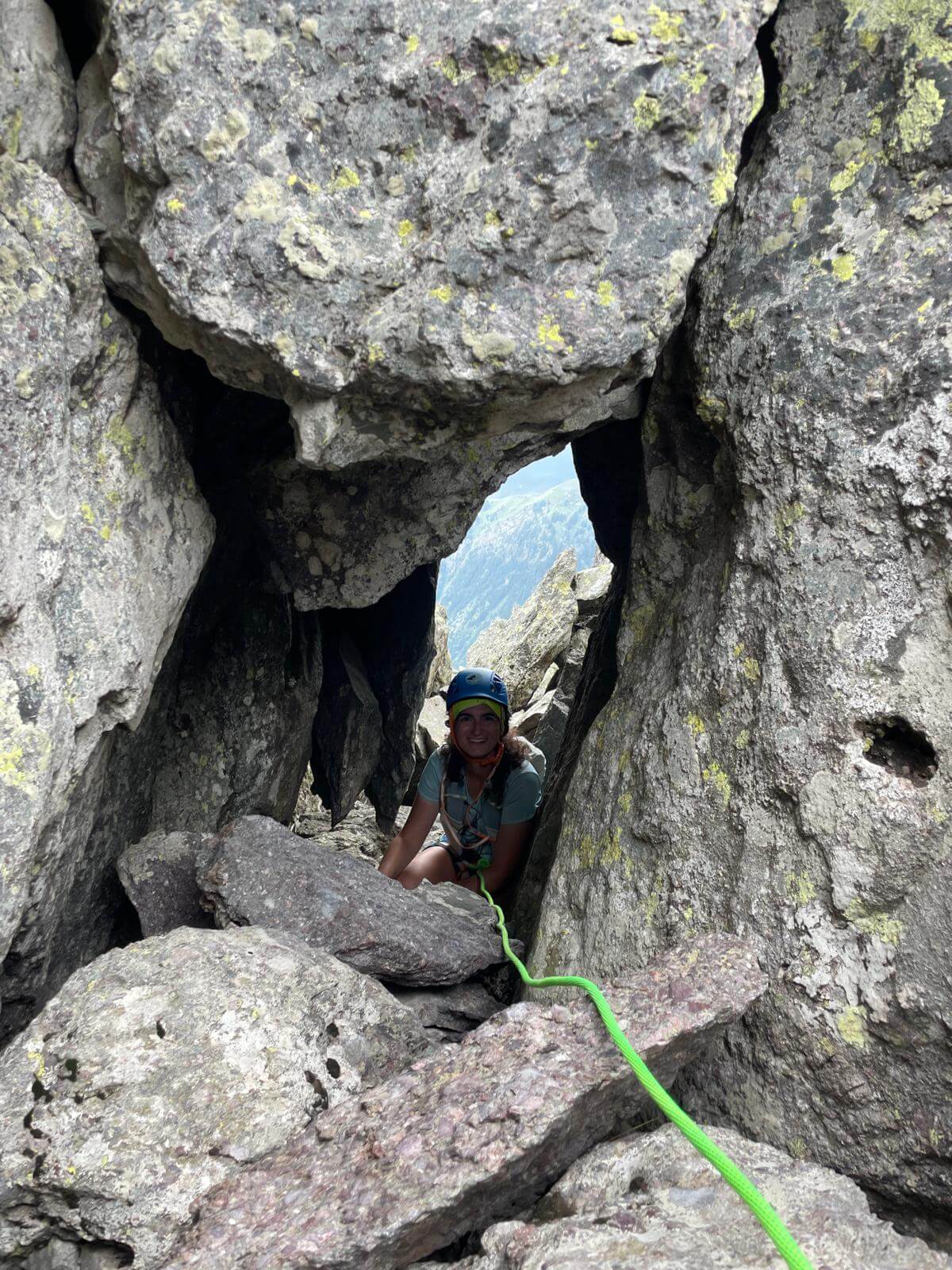 Poco sotto la vetta, scendiamo nel buco della normale 04.08.24 Poco sotto la vetta, scendiamo nel buco della normale 04.08.24