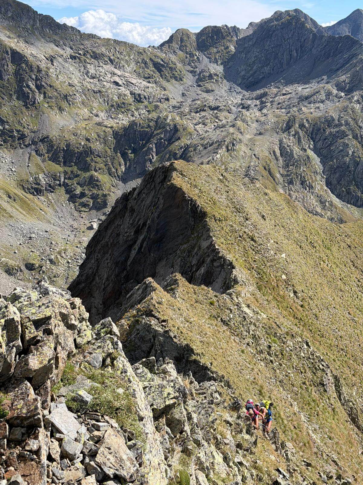 Paolo e Veronica sull'ultimo tratto di cresta per la vetta 22.08.26 Paolo e Veronica sull'ultimo tratto di cresta per la vetta 22.08.26
