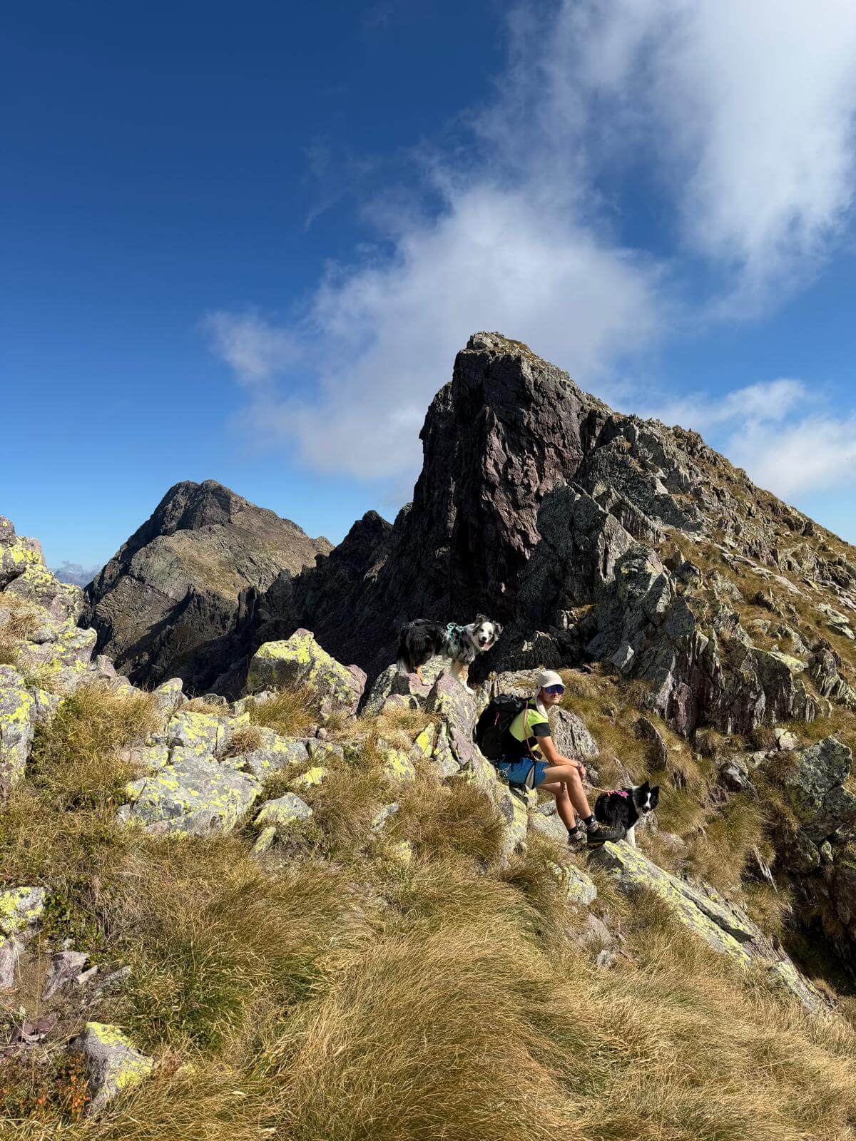 Scendiamo dalla Cima Est e proseguiamo brevemente sulla cresta verso il Pradella 27.09.26 Scendiamo dalla Cima Est e proseguiamo brevemente sulla cresta verso il Pradella 27.09.26